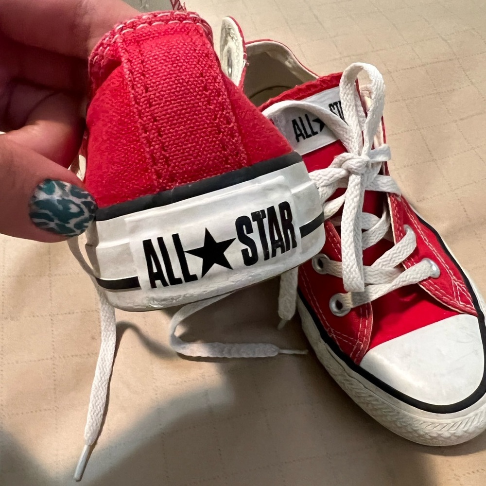 Converse Red